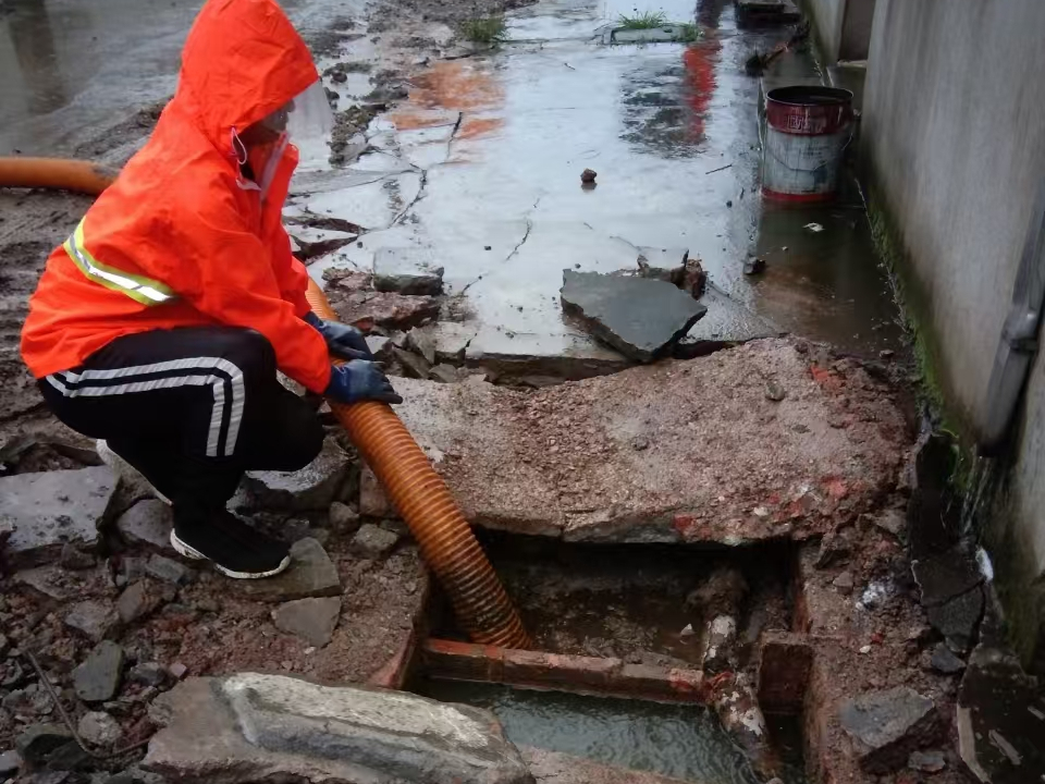 临沭专业清理污水池 炜誉市政以规范流程守护城市 “肠道”