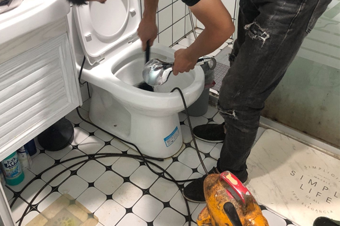 临沭马桶堵塞自己疏通还是找师傅？专业上门服务让你省时更省心
